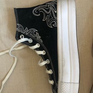 CONVERSE CHUCK TAYLOR ALL-STAR RARE black embroidered platform sneakers size 8